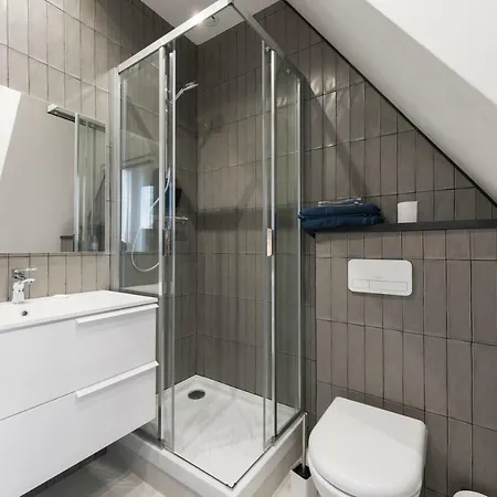 F2 En Duplex Apartment *
