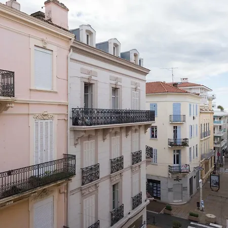 F2 En Duplex Apartment